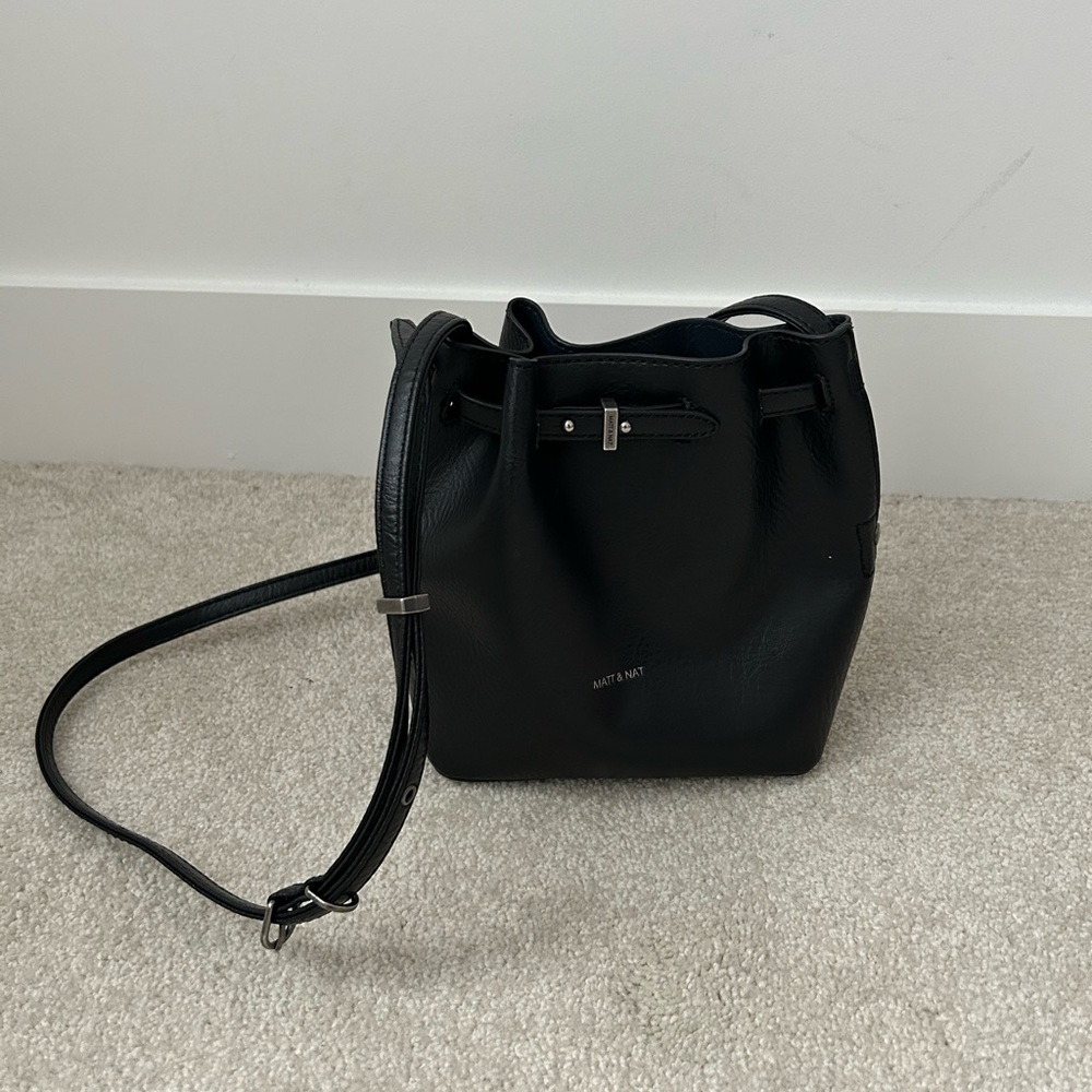 Matt and Nat LEXI VEGAN BUCKET BAG - black